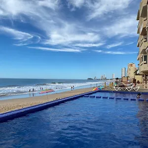 marina-del-sol-directly-on-the-ocean.mazatlan-hotels.com/
