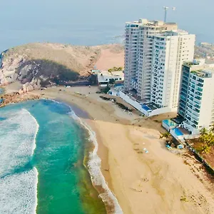 brujas-tower-beach-resort.mazatlan-hotels.com/
